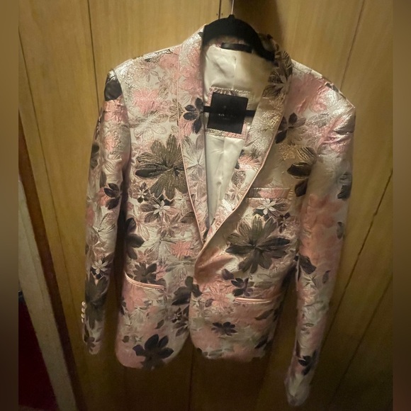 Wore for only 2 hours and its not point of keeping it so hml - Picture 3 of 8